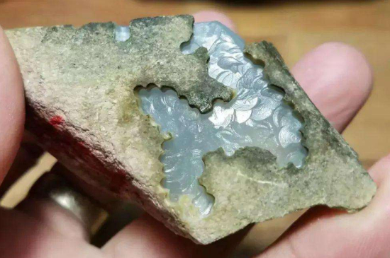 会卡场口的翡翠什么特征