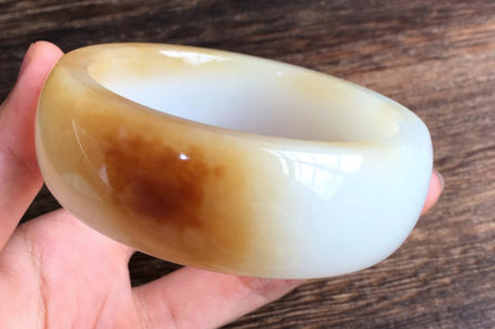 新疆且末料是不是和田玉