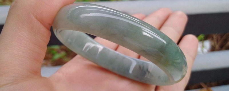 翡翠飘乌鸡手镯的功效与作用