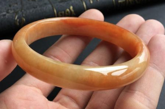 黄翡翠功效与作用黄翡手镯