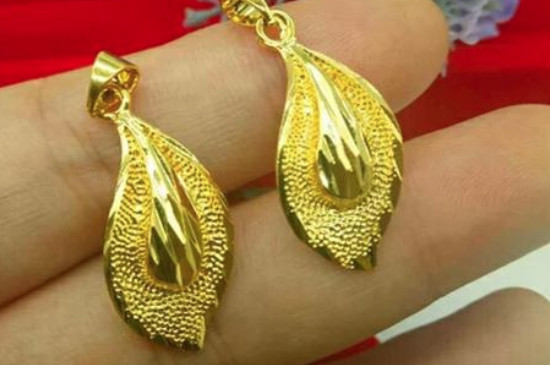 黄金水滴吊坠寓意