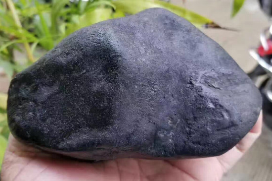 格应角翡翠原石详解