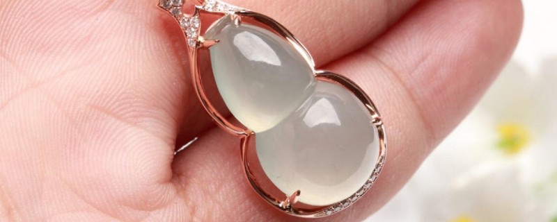 翡翠吊坠有裂纹能戴吗