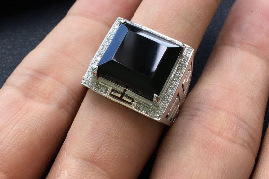 方形戒指寓意是什么