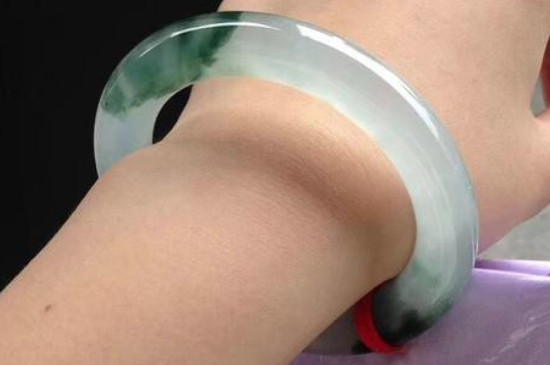 怎样防止翡翠手镯磕碰