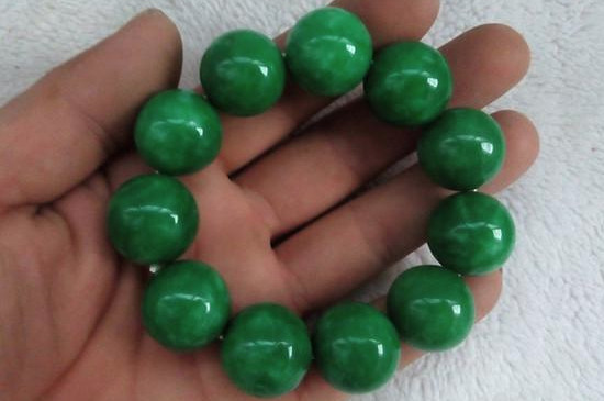 翡翠手串用手盘能润吗