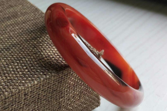 烧红翡翠和天然无烧的区别