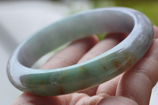 翡翠洒金是什么意思