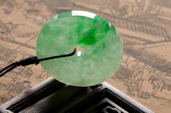 如何区别假翡翠