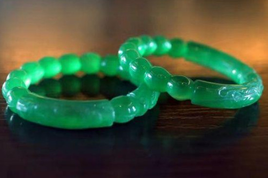 缅甸翡翠价格，价格一般在100～30000元左右