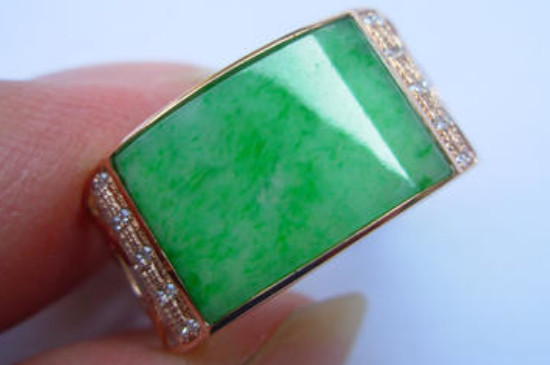 缅甸翡翠和危料有什么区别