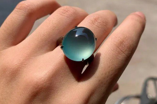 危料蓝水翡翠和缅料的区别