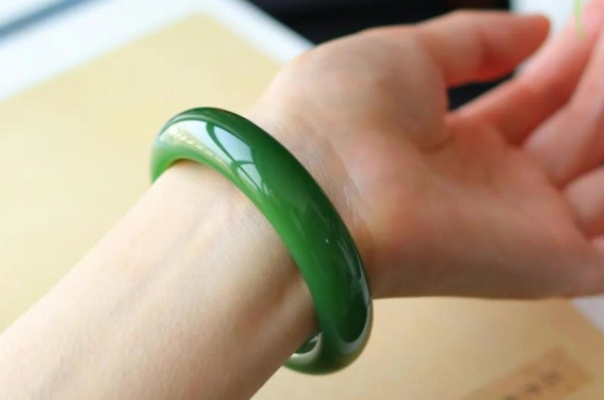 老翡翠手镯的特征