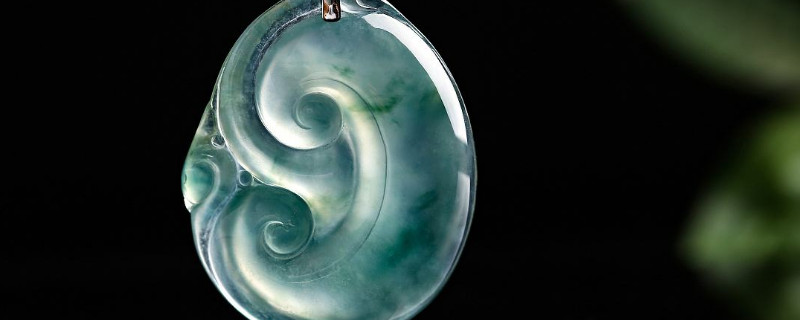 身上所佩戴的翡翠,怎样保养才是正确的?如何鉴别翡翠真假?