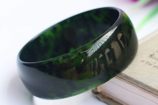 墨玉是翡翠还是和田玉