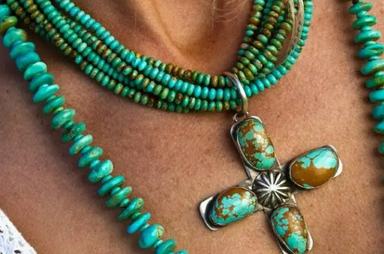 绿松石致密块状结构是什么意思