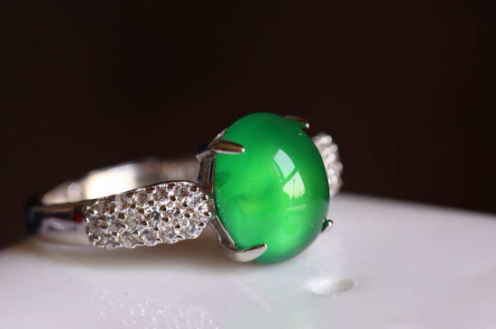 玉髓和翡翠的区别