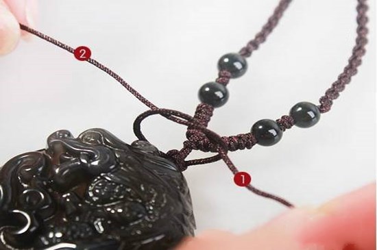 黄金吊坠的挂件怎么系