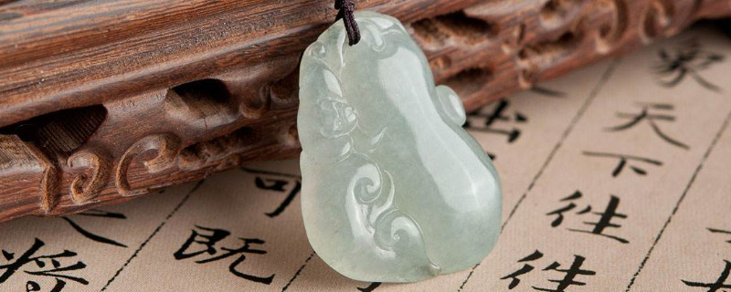 用紫光灯怎么看翡翠的真假