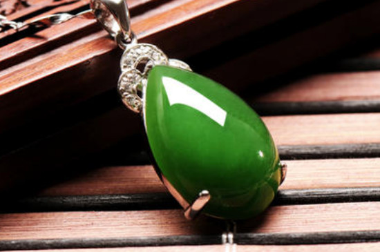 巴山翠跟缅甸翡翠区分