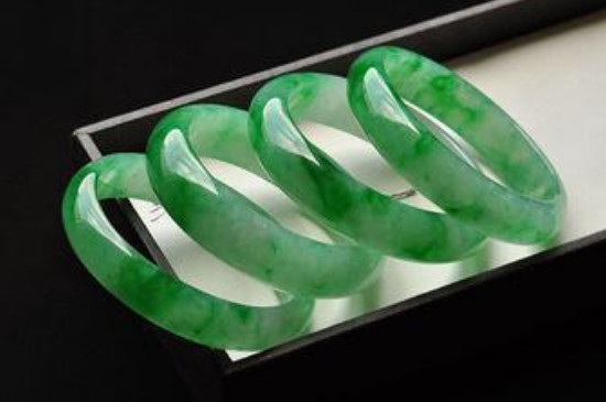 自己简单鉴定翡翠的真假