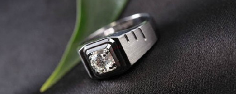 男人装饰戒指戴哪个手指