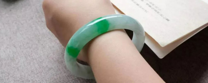 翡翠要怎么养才会变透亮