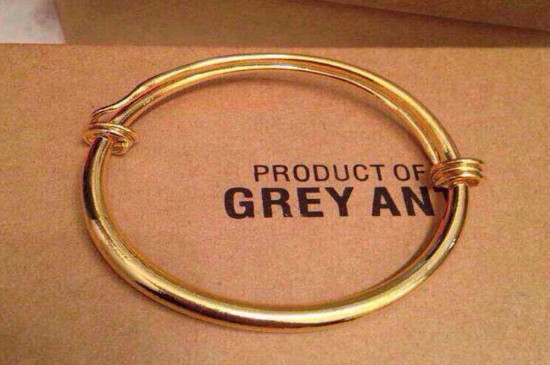 钛合金手镯时间长了会变色吗