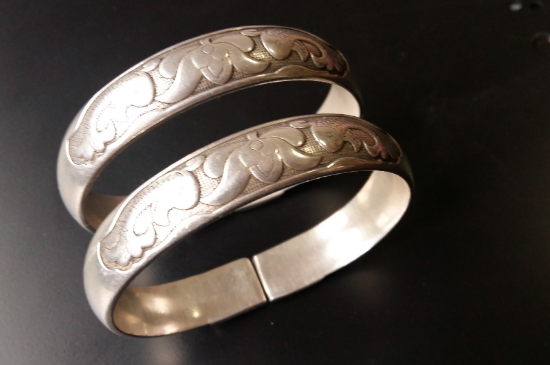 银手镯发黑怎么回事儿