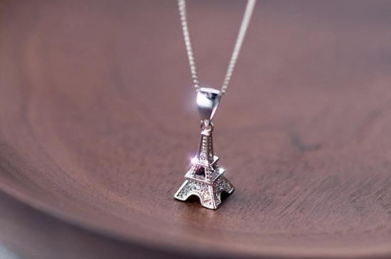 脖子上戴银项链的好处和坏处