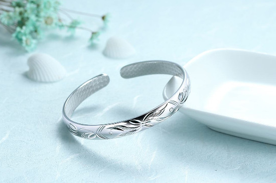 女人长期戴银手镯会有坏处吗