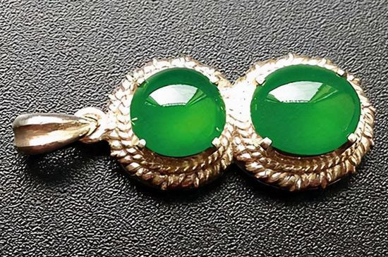 女人戴什么翡翠比较好一点