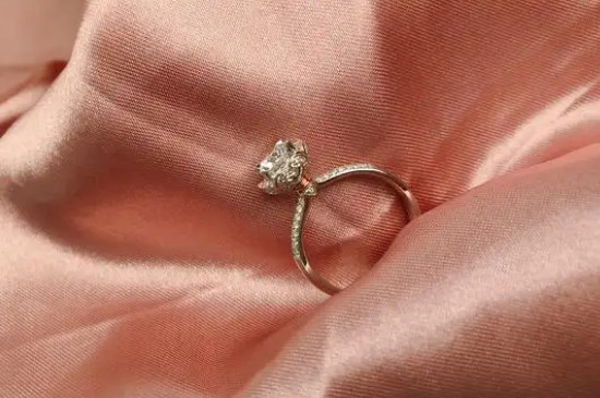 18k金钻戒是真钻吗