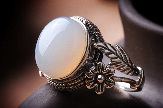 什么人不能佩戴白玉髓