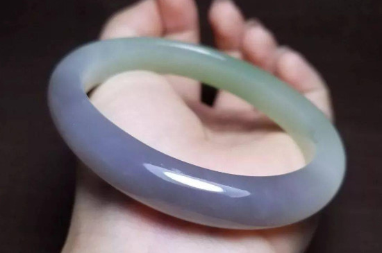 翡翠玉镯水头能养出来么