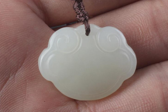 和田玉跟翡翠的区别在哪里