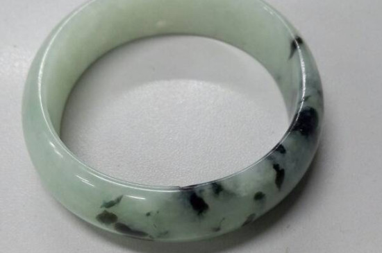 糯种翡翠手镯鉴定