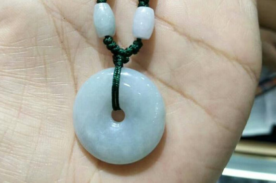 翡翠扣手是什么意思啊