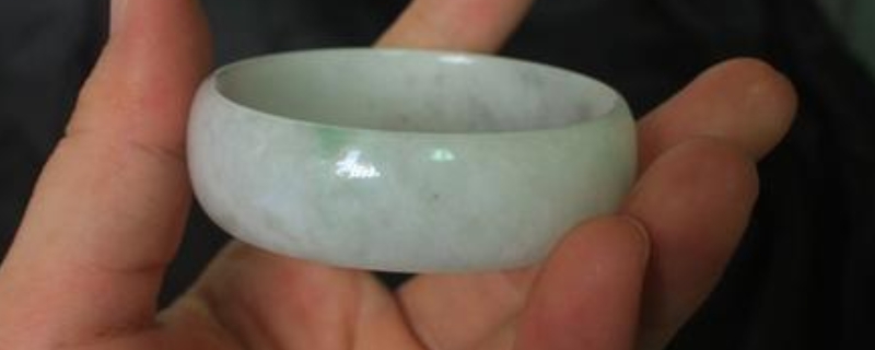 岫岩玉与翡翠冰种的区别