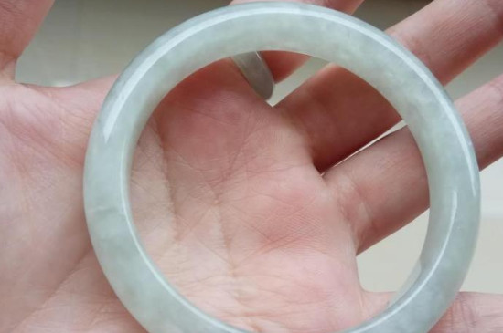 冰种翡翠有抛光粉吗?