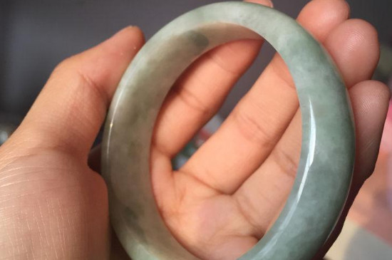 糯种翡翠苍蝇翅特征