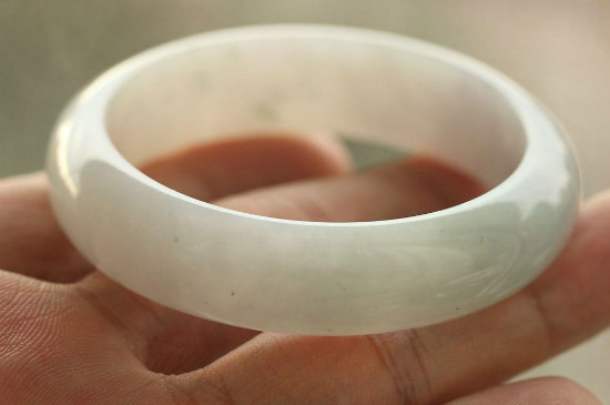 翡翠怎么看是不是合成的