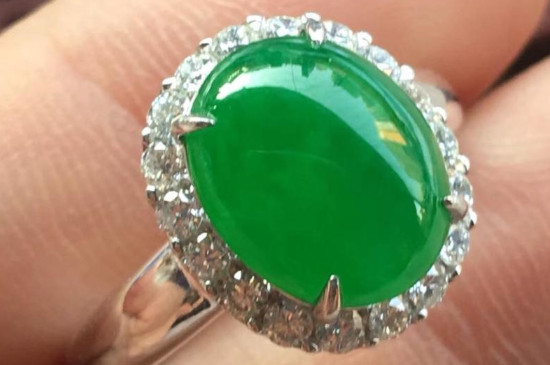 翡翠绿色代表什么寓意