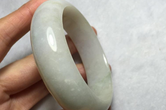 翡翠玉镯不戴的时候怎么保养