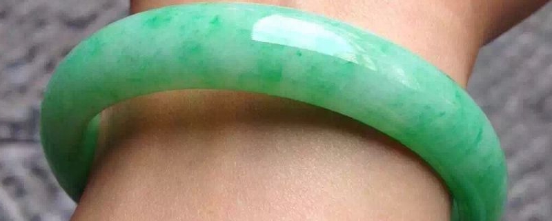 翡翠玉镯不戴的时候怎么保养