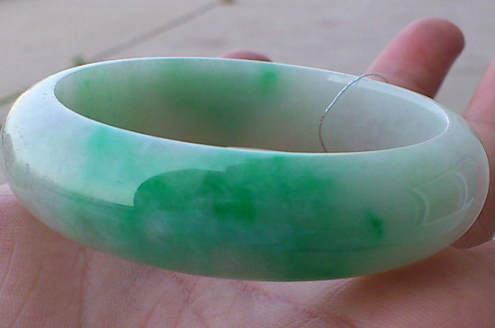 翡翠玉镯不戴的时候怎么保养