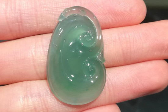 蓝水的和翡翠区别在哪里?