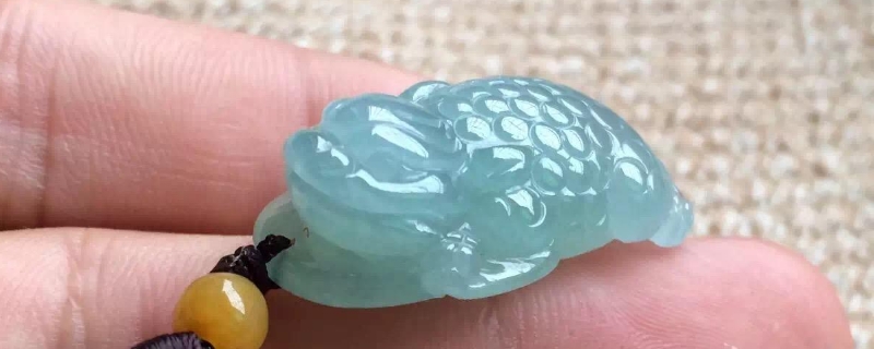 蓝水的和翡翠区别在哪里?
