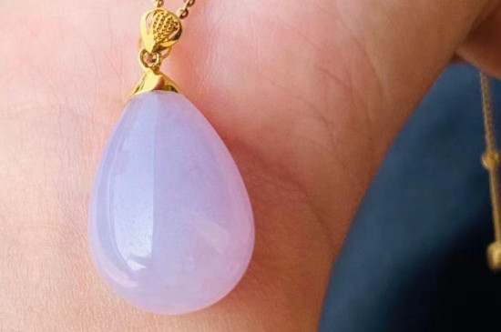 翡翠怎么保养会越来越绿