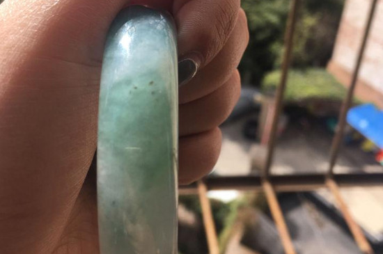 怎么判断翡翠手镯的好坏